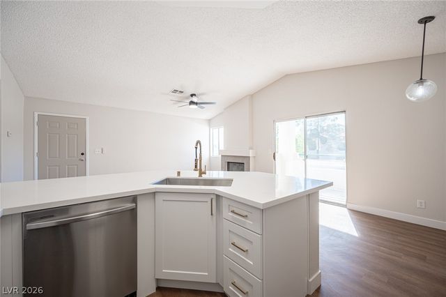 7904 Ryandale Circle 202, Las Vegas, NV 89145