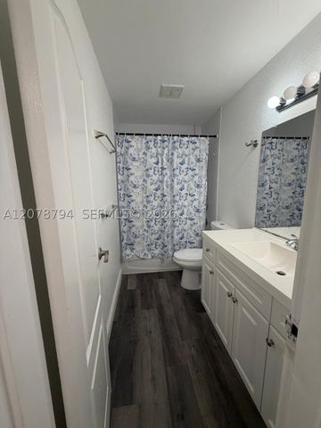 5201 Geneva Way 311, Doral, FL 33166