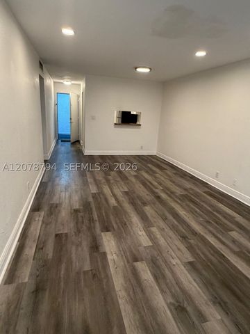 5201 Geneva Way 311, Doral, FL 33166