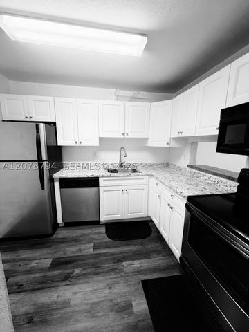 5201 Geneva Way 311, Doral, FL 33166