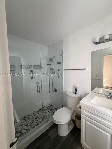 5201 Geneva Way 311, Doral, FL 33166