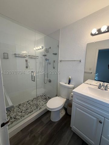 5201 Geneva Way 311, Doral, FL 33166