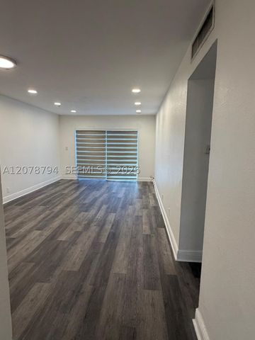 5201 Geneva Way 311, Doral, FL 33166