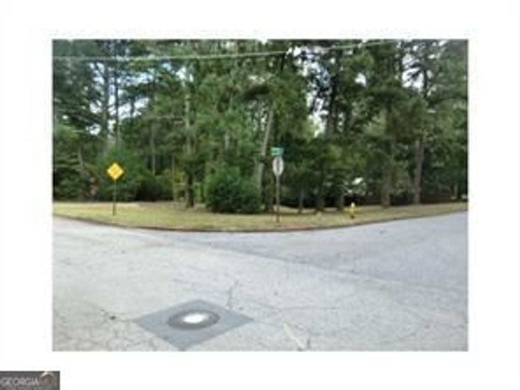 411 Safari Circle 1, Stone Mountain, GA 30083