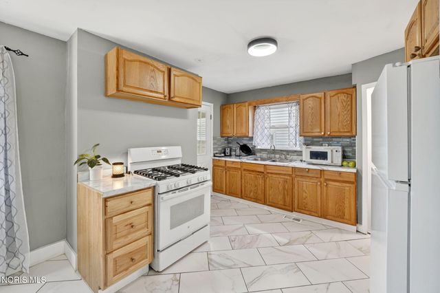 1924 Greenwood Avenue, Toledo, OH 43605