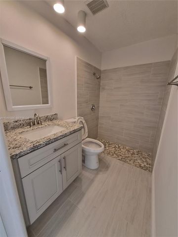 17316 NW 63rd Ave, Hialeah, FL 33015