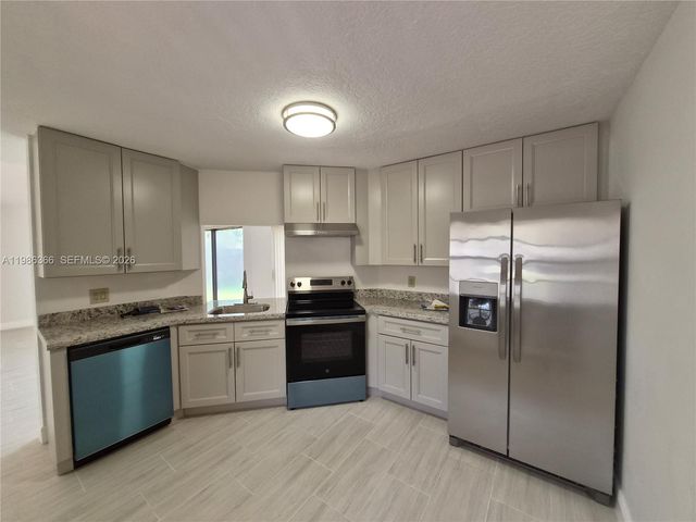 17316 NW 63rd Ave, Hialeah, FL 33015