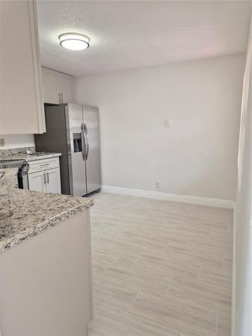 17316 NW 63rd Ave, Hialeah, FL 33015