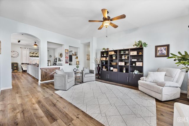 8203 Sea Meadow Lane, Bakersfield, CA 93312