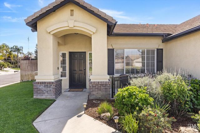 8203 Sea Meadow Lane, Bakersfield, CA 93312