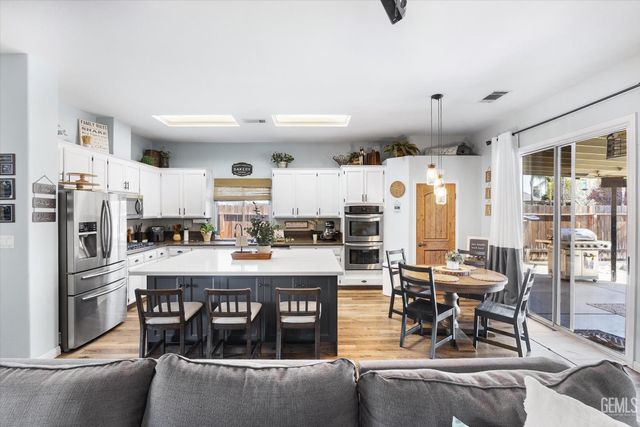 8203 Sea Meadow Lane, Bakersfield, CA 93312