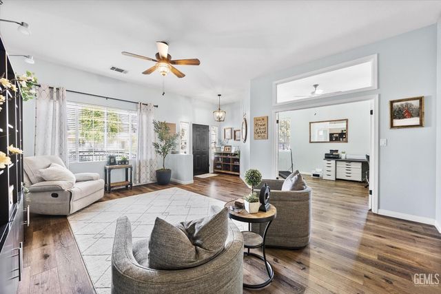 8203 Sea Meadow Lane, Bakersfield, CA 93312