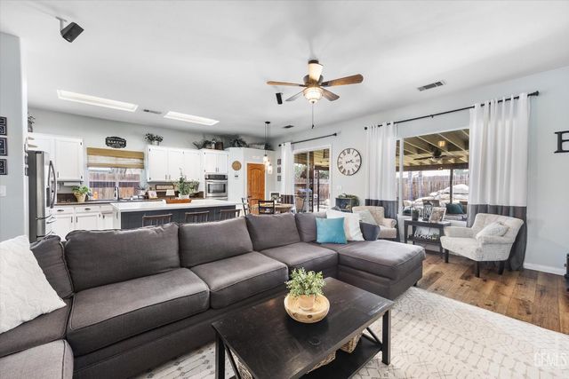 8203 Sea Meadow Lane, Bakersfield, CA 93312