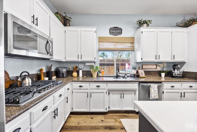 8203 Sea Meadow Lane, Bakersfield, CA 93312