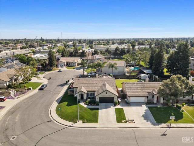 8203 Sea Meadow Lane, Bakersfield, CA 93312
