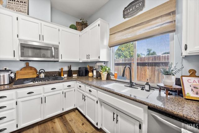 8203 Sea Meadow Lane, Bakersfield, CA 93312