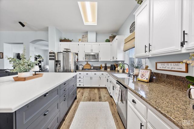 8203 Sea Meadow Lane, Bakersfield, CA 93312