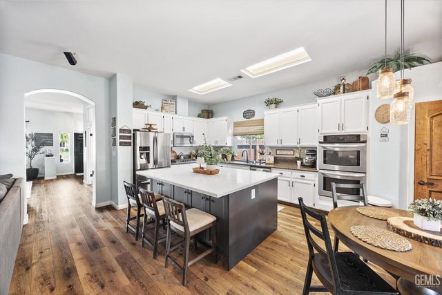 8203 Sea Meadow Lane, Bakersfield, CA 93312