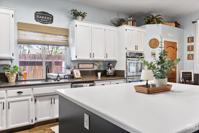 8203 Sea Meadow Lane, Bakersfield, CA 93312