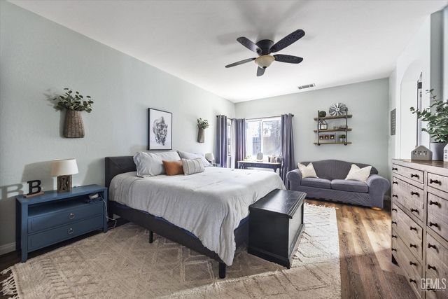 8203 Sea Meadow Lane, Bakersfield, CA 93312