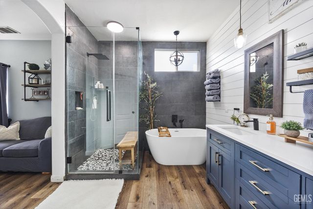 8203 Sea Meadow Lane, Bakersfield, CA 93312