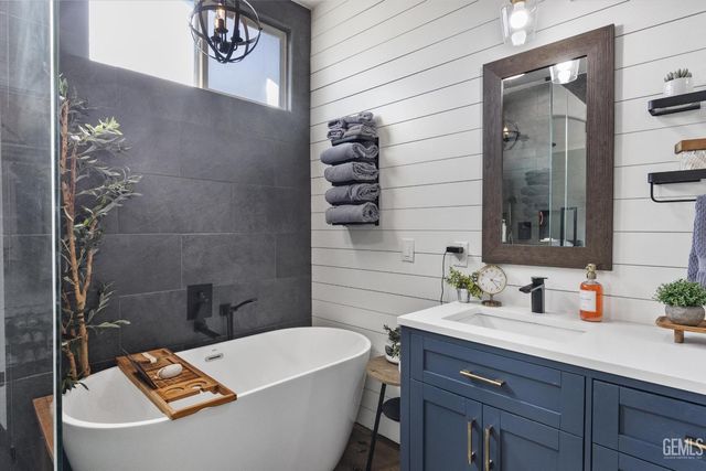 8203 Sea Meadow Lane, Bakersfield, CA 93312