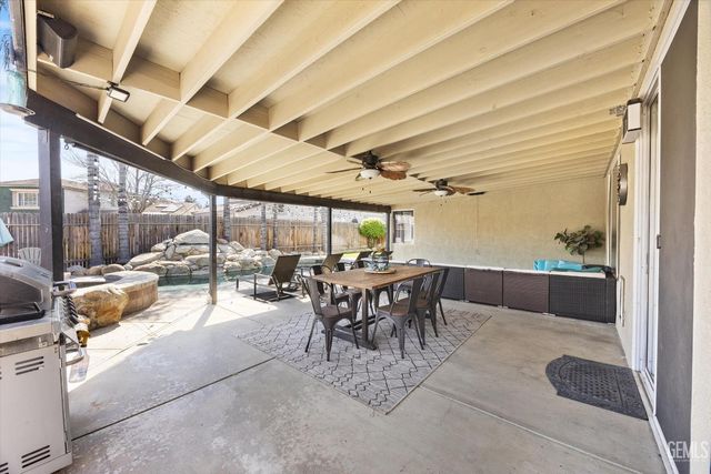 8203 Sea Meadow Lane, Bakersfield, CA 93312