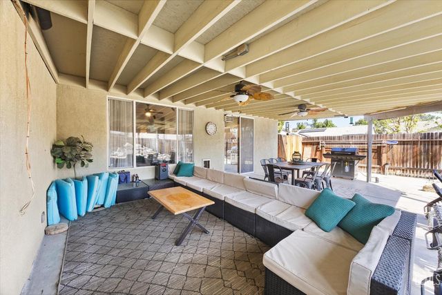 8203 Sea Meadow Lane, Bakersfield, CA 93312