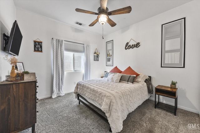 8203 Sea Meadow Lane, Bakersfield, CA 93312