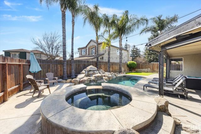 8203 Sea Meadow Lane, Bakersfield, CA 93312