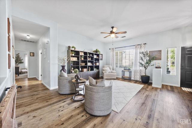 8203 Sea Meadow Lane, Bakersfield, CA 93312