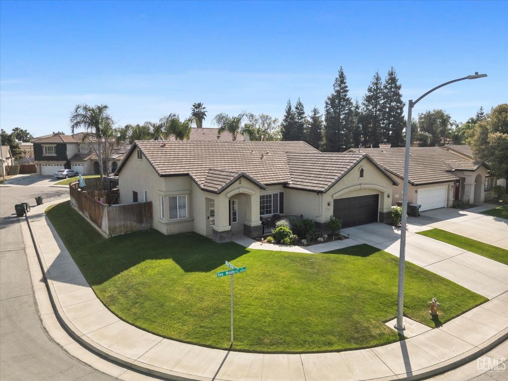 8203 Sea Meadow Lane, Bakersfield, CA 93312