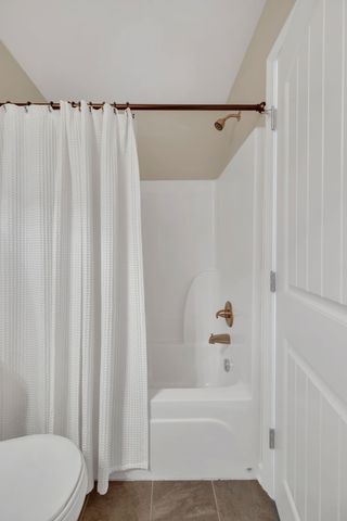 127 Cobblestone Place Dr, Goodlettsville, TN 37072