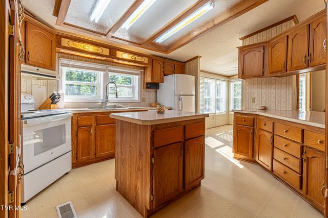 303 Offset Road, Bristol, TN 37620