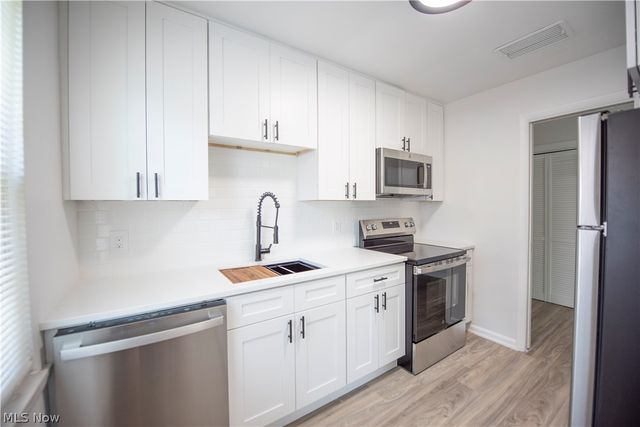 19901 Van Aken Boulevard 205, Shaker Heights, OH 44122