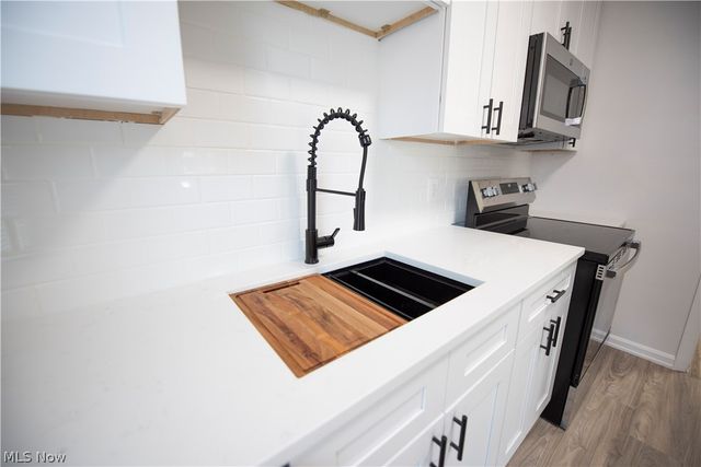 19901 Van Aken Boulevard 205, Shaker Heights, OH 44122