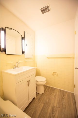 19901 Van Aken Boulevard 205, Shaker Heights, OH 44122