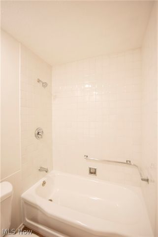 19901 Van Aken Boulevard 205, Shaker Heights, OH 44122