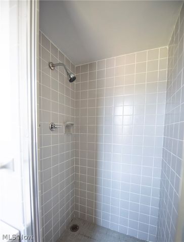 19901 Van Aken Boulevard 205, Shaker Heights, OH 44122