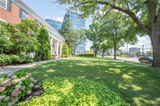 19901 Van Aken Boulevard 205, Shaker Heights, OH 44122