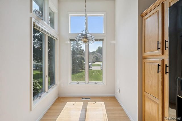 628 Olde Ivy Lane, Howell, MI 48843