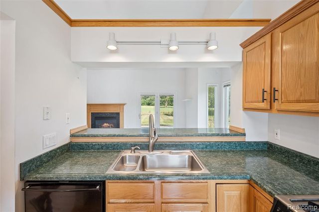 628 Olde Ivy Lane, Howell, MI 48843