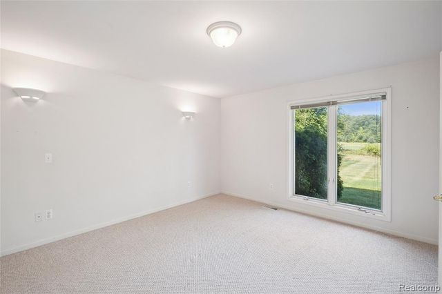 628 Olde Ivy Lane, Howell, MI 48843