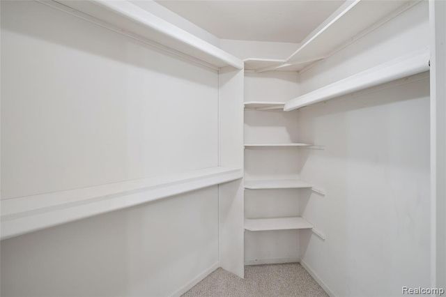 628 Olde Ivy Lane, Howell, MI 48843