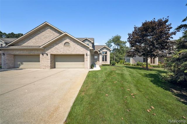628 Olde Ivy Lane, Howell, MI 48843