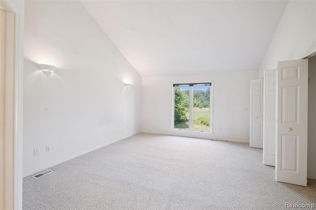 628 Olde Ivy Lane, Howell, MI 48843