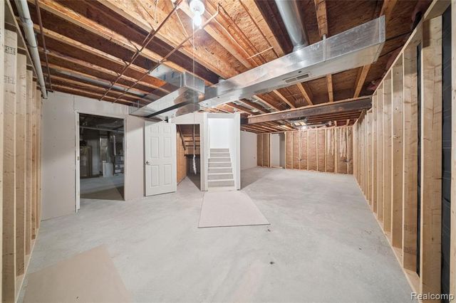 628 Olde Ivy Lane, Howell, MI 48843