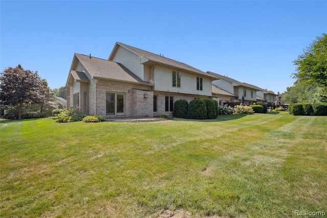 628 Olde Ivy Lane, Howell, MI 48843
