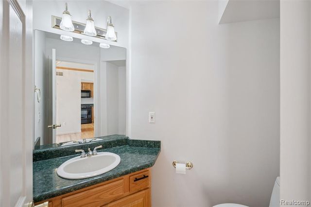 628 Olde Ivy Lane, Howell, MI 48843