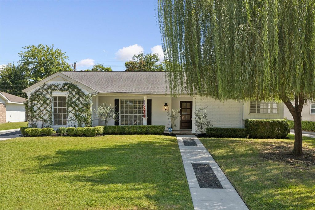 1003 Blue Willow Drive, Houston, TX 77042